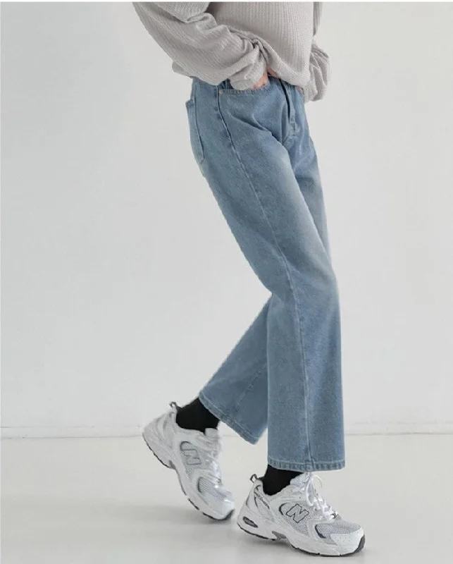 High - waisted women jeans for a flattering silhouetteWashed Straight Leg Basic Jeans