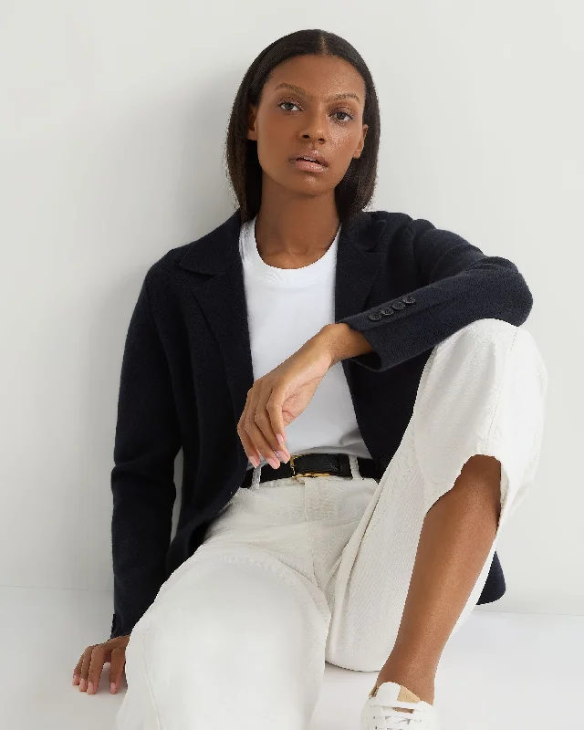 Women's Notched Lapel Blazers in Beige for a Timeless OutfitWomen's Single Breasted Cashmere Blazer Navy Blue