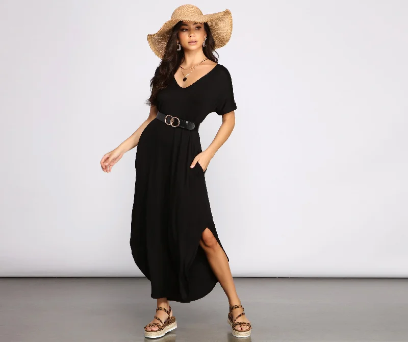 Maxi dresses with cut - out details on the sides for a modern edgeA Casual-Chic Moment Maxi Dress