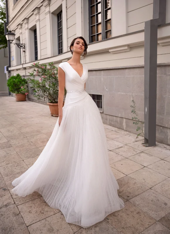 One - shoulder wedding guest dresses with beaded detailsElegant Sleeveless Satin Wedding Dress