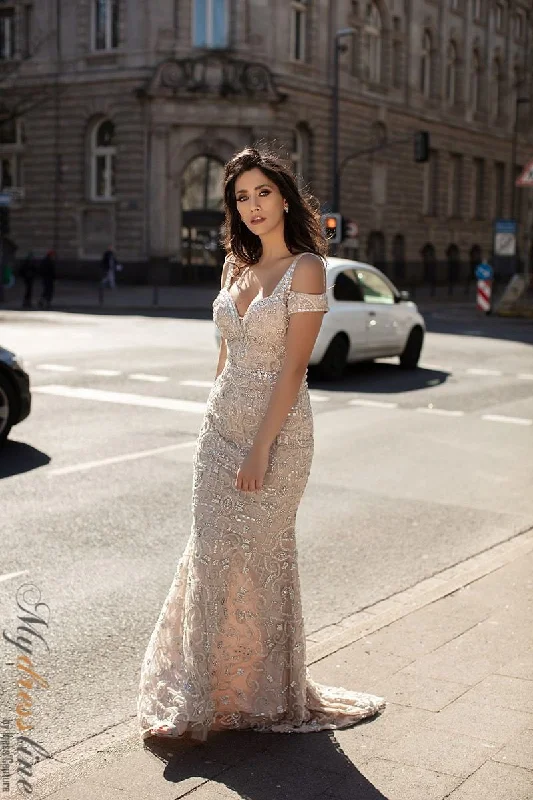 Prom dresses with lace - up side panels and ruffled bodices for a feminine and detailed lookChic and Holland HF1558