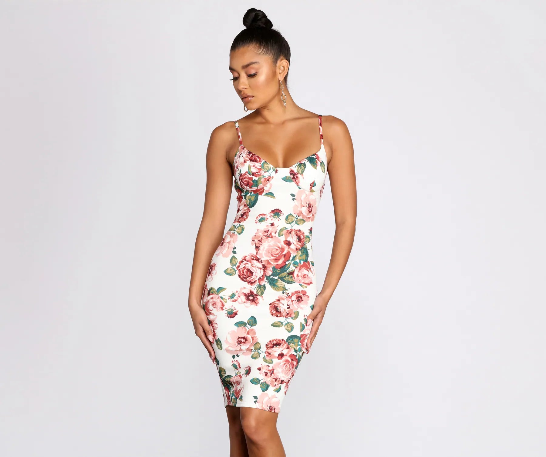 Maxi Women Dress with Floral Print for a Bohemian VibeFloral Persuasion Sweetheart Midi Dress